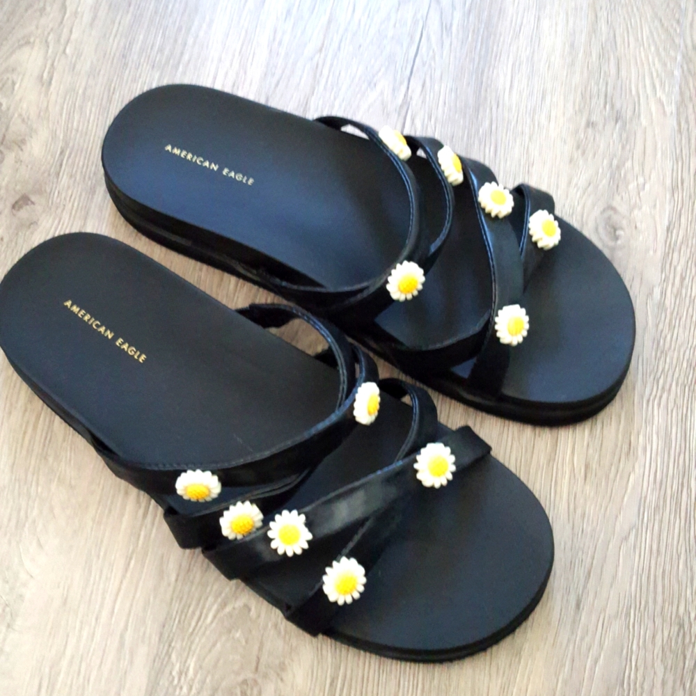 American Eagle sandals never worn